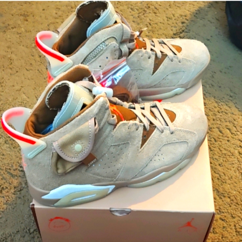 BNWT JORDAN 6 TRAVIS SCOTT